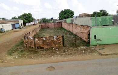 Imagem: O terreno à venda possui e está localizado em Três Marias