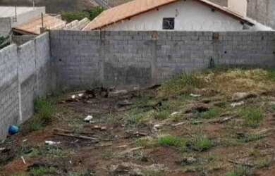 Imagem 1: Terreno todo murado. 200m² de Área