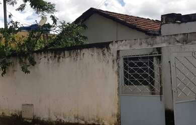 Imagem: A casa possui 2 Dormitórios, 1 Banheiro e está localizado