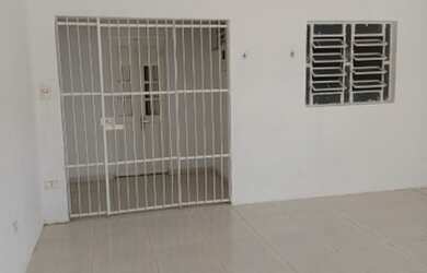 Imagem: A casa possui 2 Dormitórios, 2 Banheiros, 1 Vaga na garagem