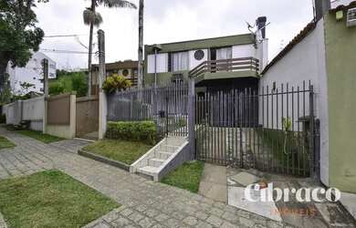 Imagem: A casa possui 3 Dormitórios, 3 Banheiros, 2 Vagas na garagem