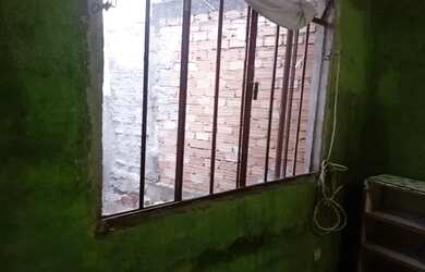 Imagem 2: Aluga-se casa. Varanda, 1 Banheiroe1 Dormitório