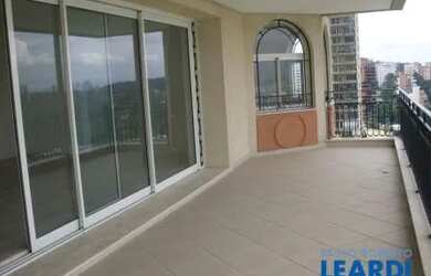 Imagem: O apartamento possui 4 Dormitórios, 5 Banheiros, 5 Vagas na