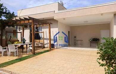 Imagem: A casa em condomínio possui 4 Dormitórios, 4 Banheiros, 4