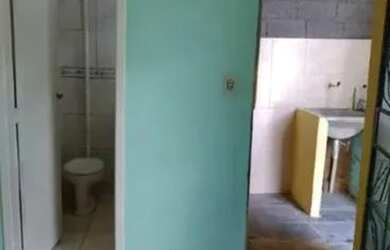 Imagem: A casa possui 1 Dormitório, 1 Banheiro, 60m² de Área e está