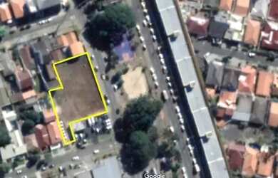 Imagem: O terreno possui 2110m² de Área e está localizado em Portão