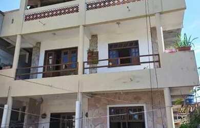 Imagem: A casa possui 3 Dormitórios, 3 Banheiros, 2 Vagas na garagem