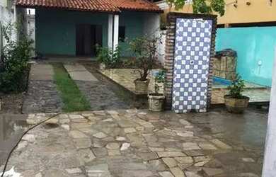 Imagem: A casa possui 3 Dormitórios, 2 Banheiros, 3 Vagas na garagem