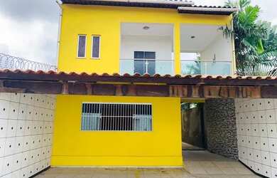 Imagem: A casa possui 4 Dormitórios, 4 Banheiros, 4 Vagas na garagem