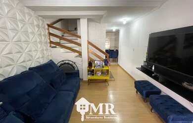 Imagem: A casa possui 2 Dormitórios, 1 Banheiro, 2 Vagas na garagem