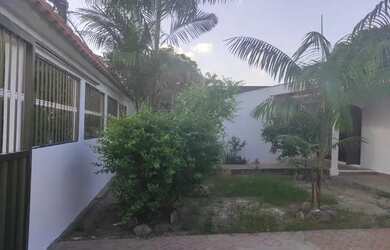 Imagem: A casa possui 2 Dormitórios, 3 Banheiros, 2 Vagas na garagem