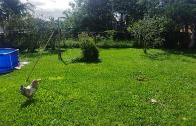 Imagem: A casa possui 3 Dormitórios, 1 Banheiro, 2 Vagas na garagem