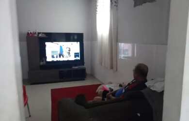 Imagem: A casa possui 2 Dormitórios, 1 Banheiro, 1 Vaga na garagem