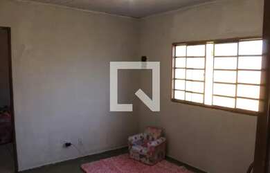 Imagem: A casa possui 2 Dormitórios, 1 Banheiro, 3 Vagas na garagem