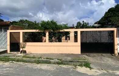 Imagem: A casae possui 4 Dormitórios, 2 Banheiros, 4 Vagas na garagem