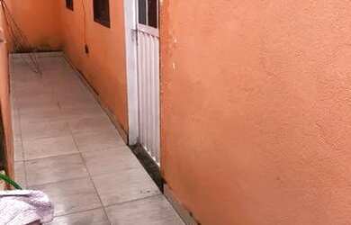 Imagem: A casa possui 1 Dormitório, 1 Banheiro e está localizado