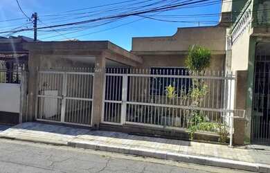 Imagem: A casa possui 4 Dormitórios, 4 Banheiros, 4 Vagas na garagem