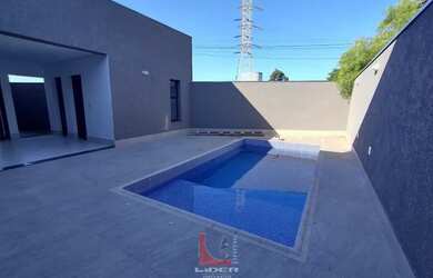 Imagem: A casa possui 3 Dormitórios, 4 Banheiros, 2 Vagas na garagem