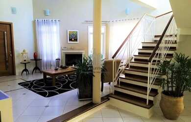 Imagem: A casa em condomínio possui 4 Dormitórios, 5 Banheiros, 5