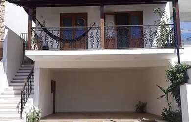 Imagem: A casa em condomínio possui 3 Dormitórios, 2 Banheiros, 4