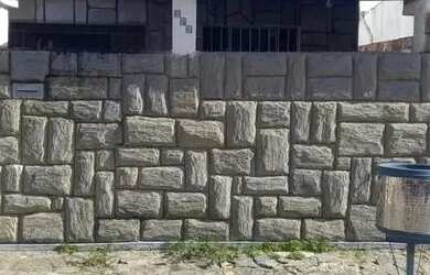 Imagem: A casa possui 3 Dormitórios, 1 Banheiro, 1 Vaga na garagem