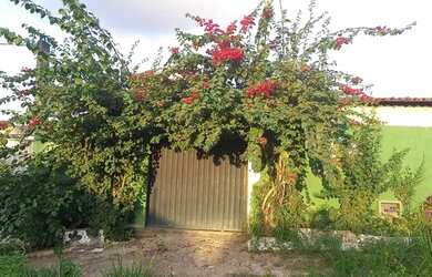 Imagem: A casa possui 1 Dormitório, 1 Banheiro, 3 Vagas na garagem