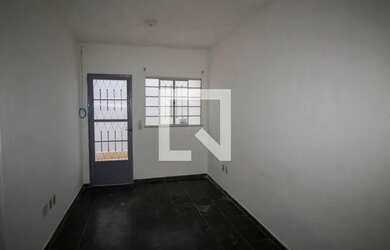 Imagem: A casa possui 2 Dormitórios, 2 Banheiros, 1 Vaga na garagem