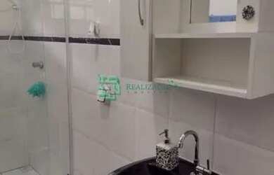 Imagem: A casa possui 2 Dormitórios, 2 Banheiros, 2 Vagas na garagem