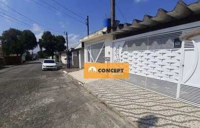 Imagem: A casa possui 3 Dormitórios, 1 Banheiro, 2 Vagas na garagem