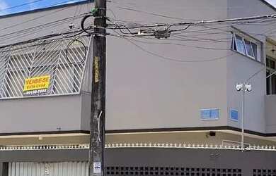 Imagem: A casa possui 3 Dormitórios, 3 Banheiros, 1 Vaga na garagem