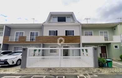 Imagem: A casa possui 3 Dormitórios, 4 Banheiros, 2 Vagas na garagem