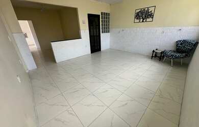 Imagem: A casa possui 3 Dormitórios, 1 Banheiro, 90m² de Área e