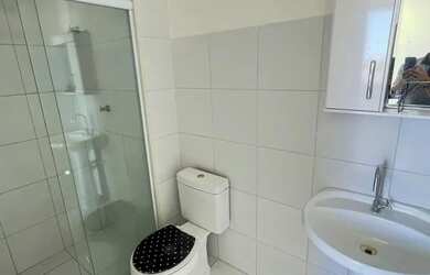 Imagem: O apartamento possui 2 Dormitórios, 1 Banheiro, 1 Vaga na garagem