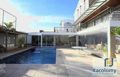 Imagem: A casa em condomínio possui 5 Dormitórios, 5 Banheiros, 5