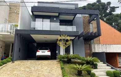 Imagem: A casa em condomínio possui 4 Dormitórios, 4 Banheiros, 2