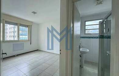 Imagem: O apartamento possui 1 Dormitório, 1 Banheiro, 1 Vaga na garagem