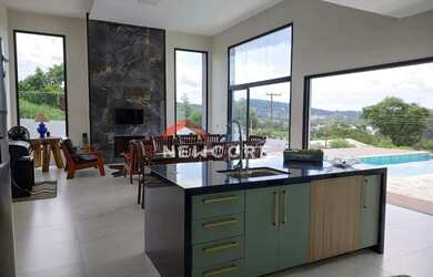 Imagem: A casa em condomínio possui 3 Dormitórios, 4 Banheiros, 2