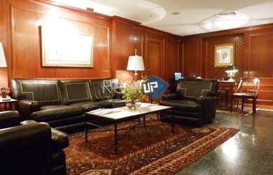 Imagem: O depósito possui 2 Vagas na garagem, 142m² de Área e está