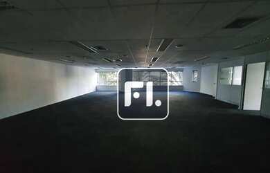 Imagem: O depósito possui 5 Vagas na garagem e 245m² de Área e está