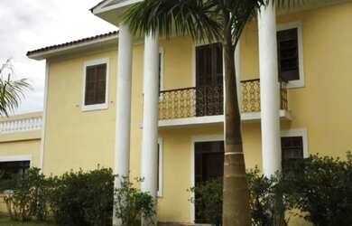 Imagem: A casa possui 4 Dormitórios, 5 Banheiros, 5 Vagas na garagem