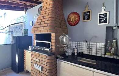 Imagem: A casa possui 3 Dormitórios, 3 Banheiros, 4 Vagas na garagem