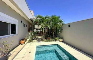 Imagem: A casa em condomínio possui 4 Dormitórios, 5 Banheiros, 4