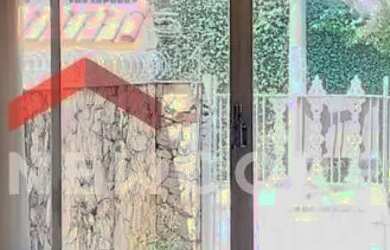 Imagem: A casa possui 3 Dormitórios, 3 Banheiros, 4 Vagas na garagem