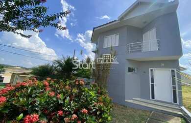 Imagem: A casa em condomínio possui 5 Dormitórios, 5 Banheiros, 2