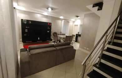 Imagem: A casa em condomínio possui 3 Dormitórios, 3 Banheiros, 3