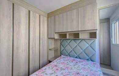 Imagem: O apartamento possui 2 Dormitórios, 1 Banheiro, 1 Vaga na garagem