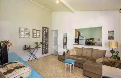 Imagem: A casa possui 2 Dormitórios, 1 Banheiro, 3 Vagas na garagem