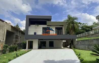 Imagem: A casa em condomínio possui 4 Dormitórios, 5 Banheiros, 5