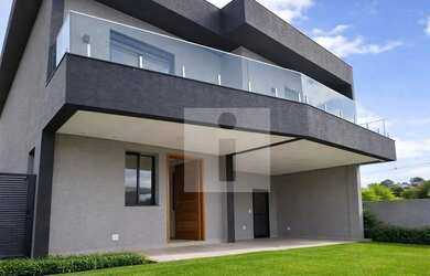 Imagem: A casa em condomínio possui 4 Dormitórios, 4 Banheiros, 4