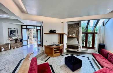 Imagem: A casa em condomínio possui 5 Dormitórios, 5 Banheiros, 4